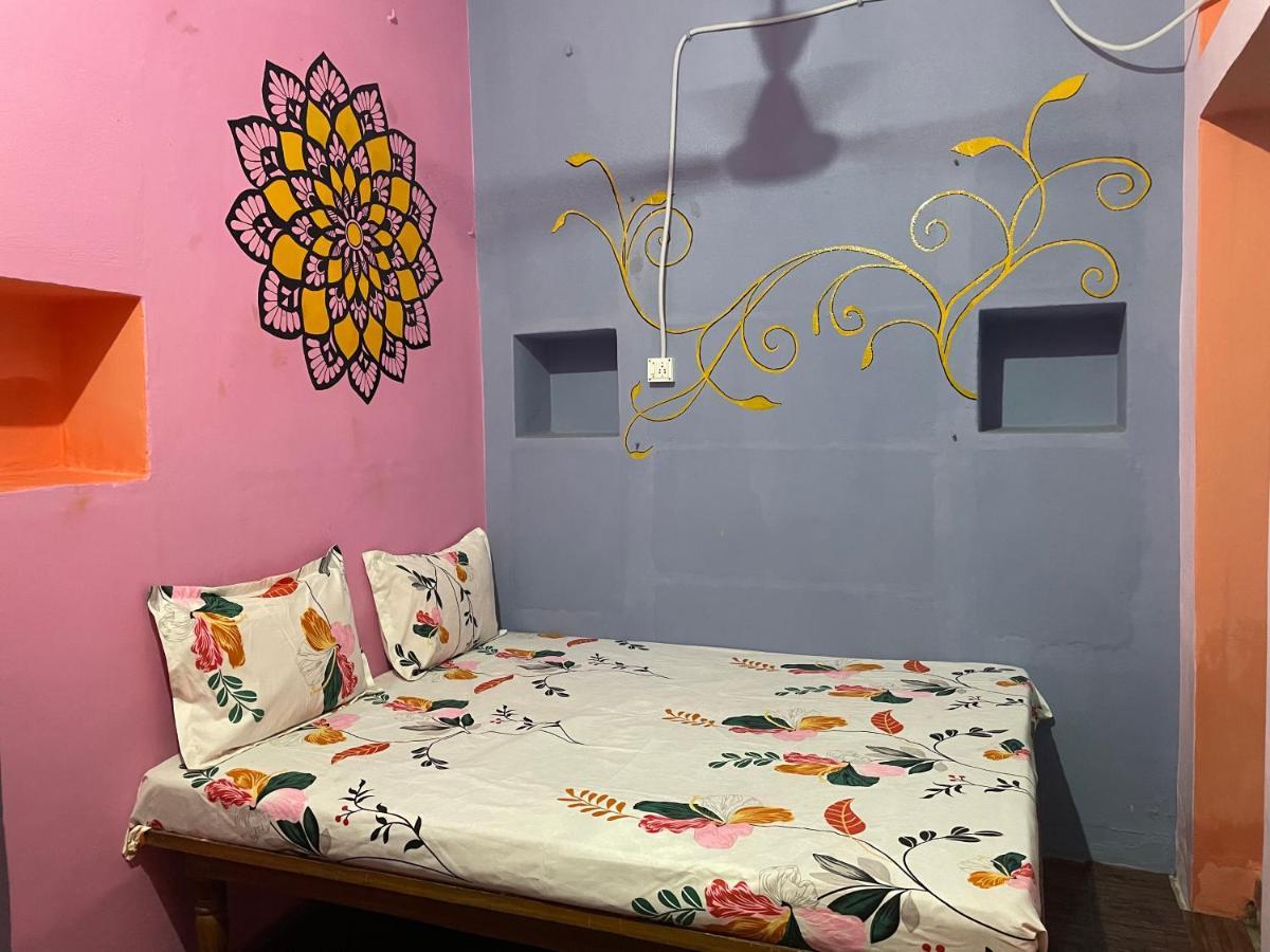 ורנאסי Indra Paying Guest House מראה חיצוני תמונה