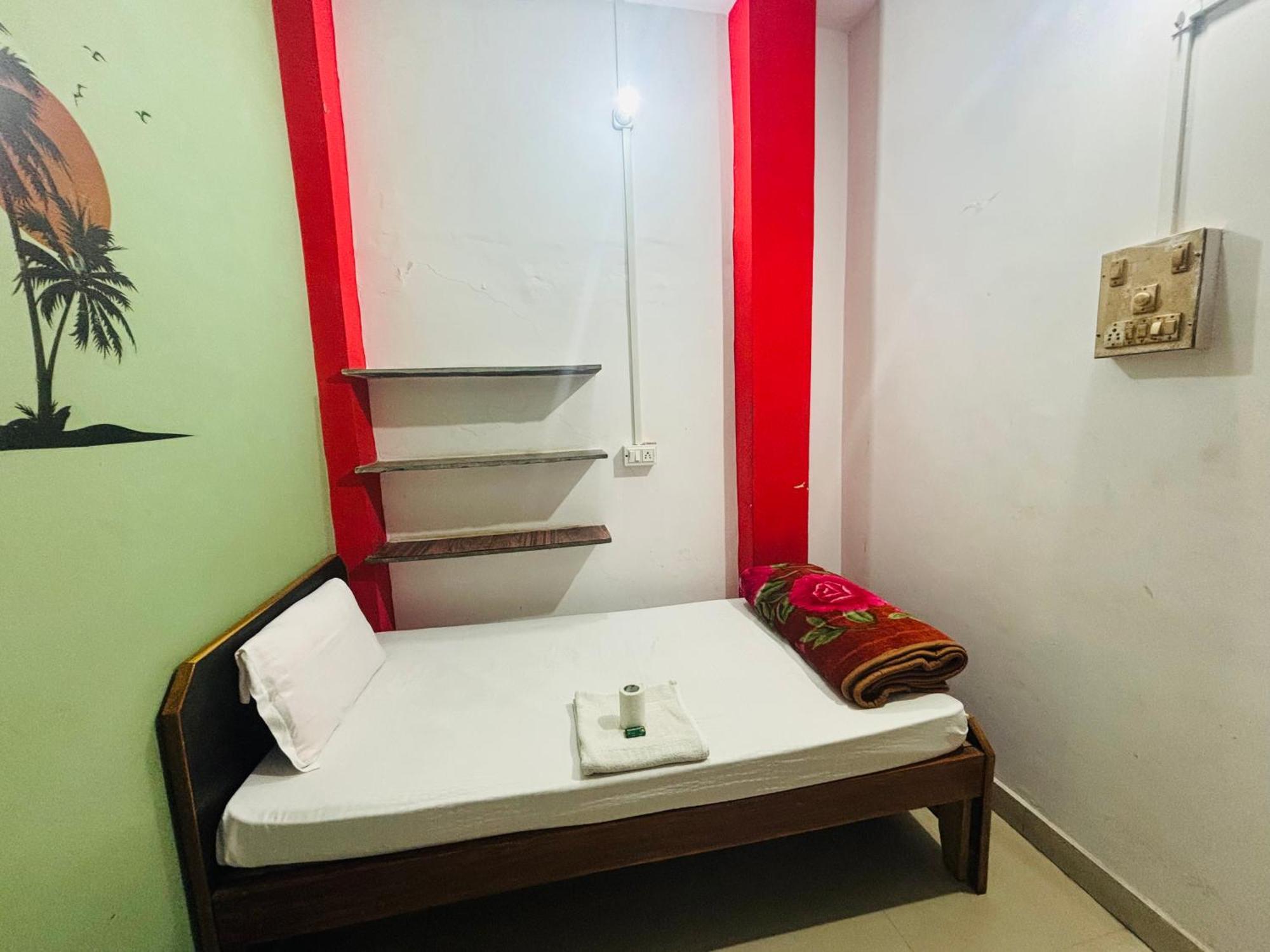 ורנאסי Indra Paying Guest House מראה חיצוני תמונה
